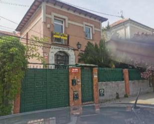 Exterior view of House or chalet for sale in  Madrid Capital  with Air Conditioner, Heating and Private garden