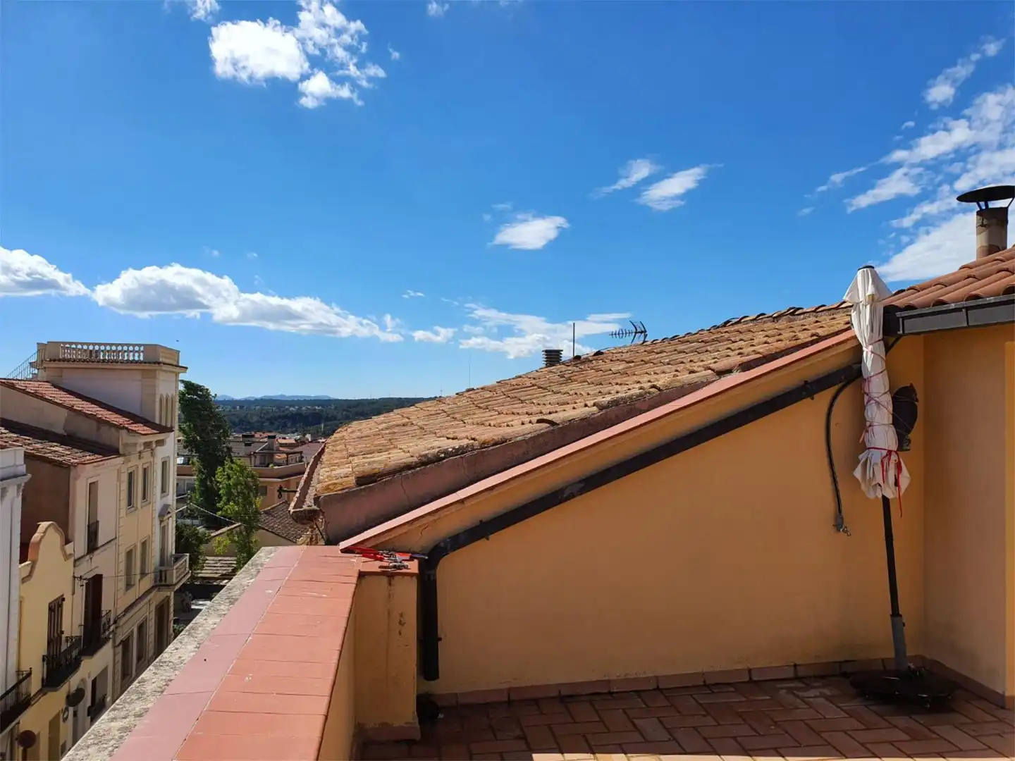Oficina de lloguer a Carrer Major, 80, Poble - Casc Antic Vista exterior de Oficina de lloguer en Castellar del Vallès