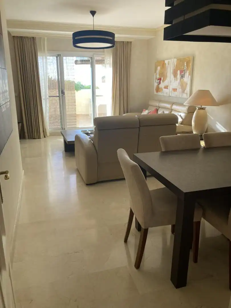 Dúplex en venda a Calle Lila, 1, Santa María Sala d'estar de Dúplex en venda en Marbella amb Aire condicionat, Calefacció i Jardí privat