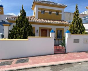 Vista exterior de Casa o xalet en venda en Mijas amb Aire condicionat, Terrassa i Piscina