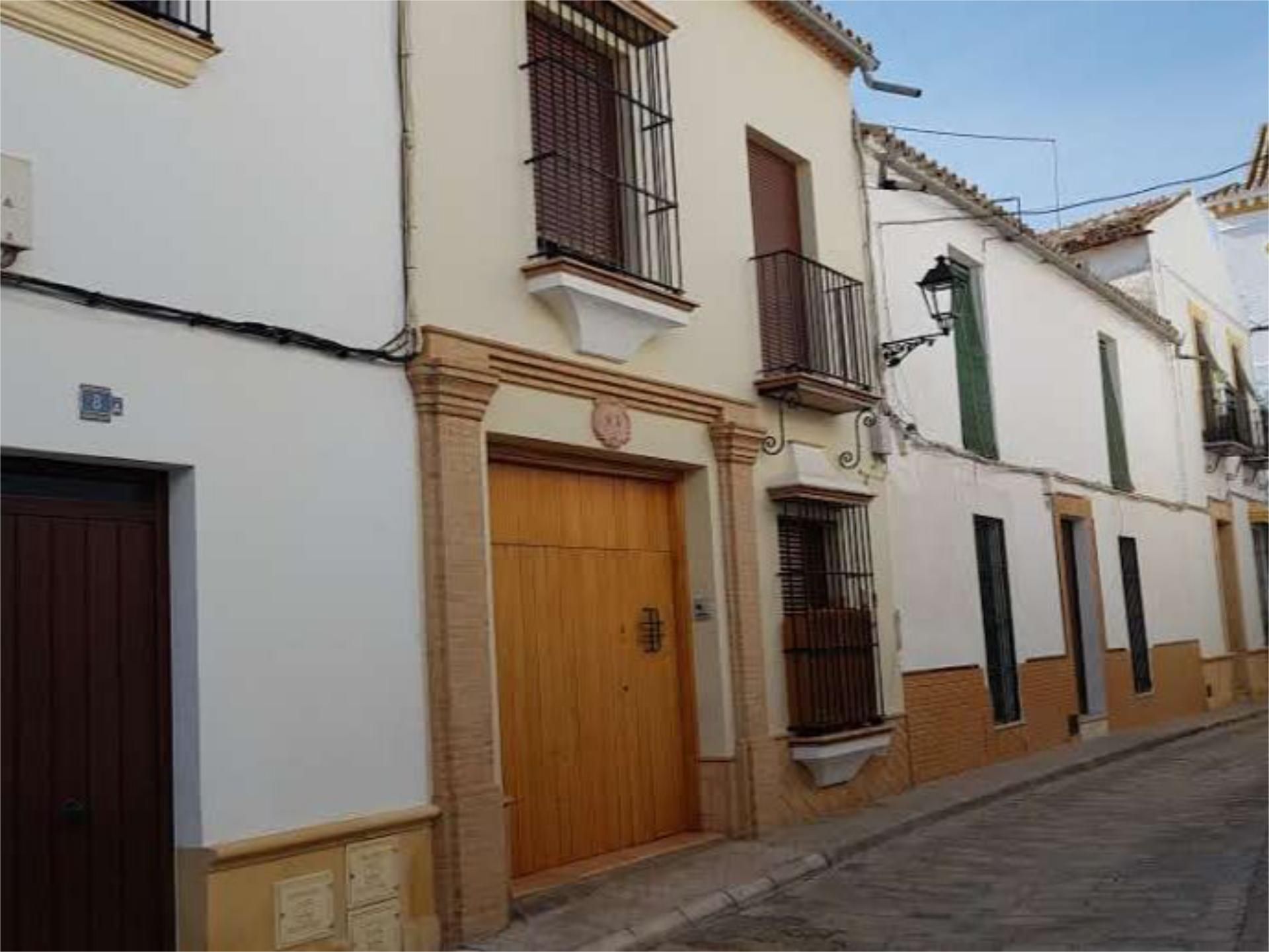 Vista exterior de Casa o xalet en venda en Utrera amb Aire condicionat i Balcó