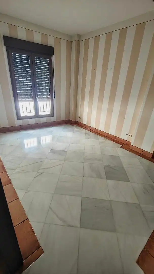 Dormitori de Pis en venda en Utrera amb Aire condicionat i Balcó