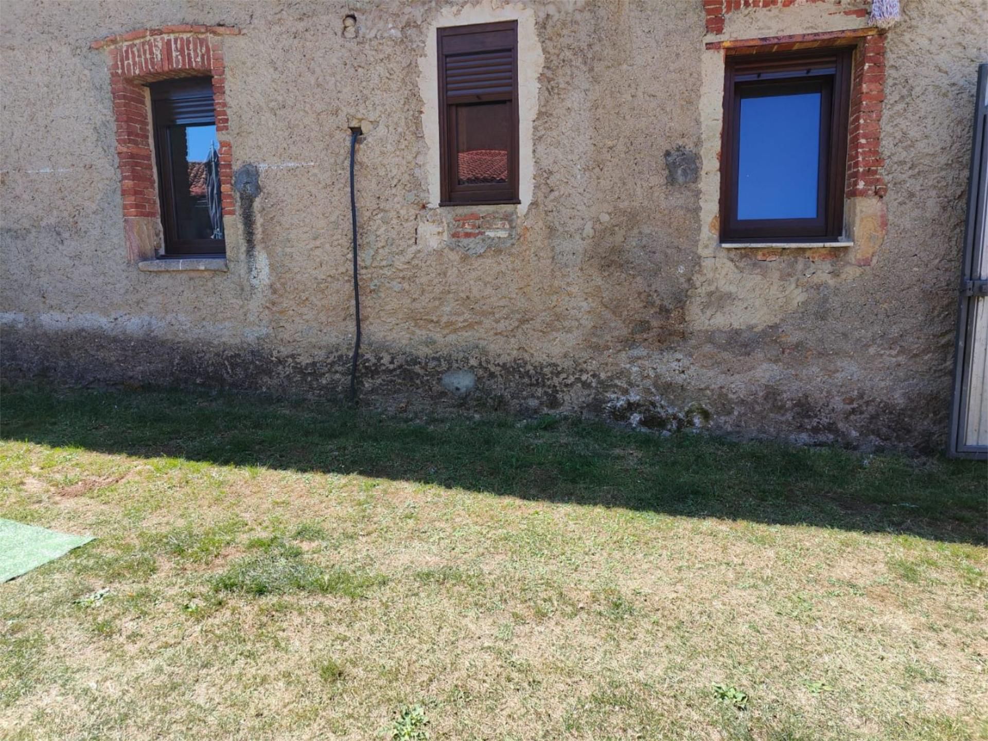 Vista exterior de Casa adosada en venda en Villamanín amb Calefacció i Jardí privat