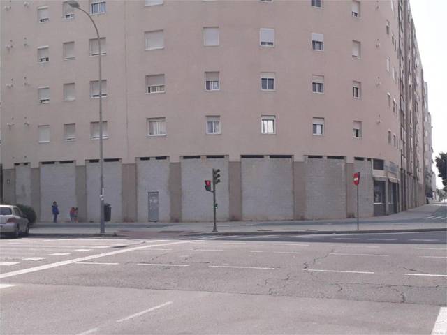 Local comercial en Alquiler en Avenida de Emilio Lemos, 30 en Colores -  Entreparques