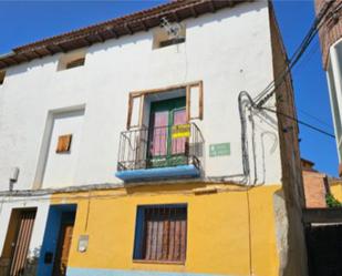 Vista exterior de Casa adosada en venda en Maluenda amb Terrassa i Balcó