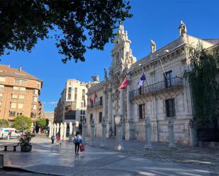 Exterior view of Flat to share in Valladolid Capital  with Balcony