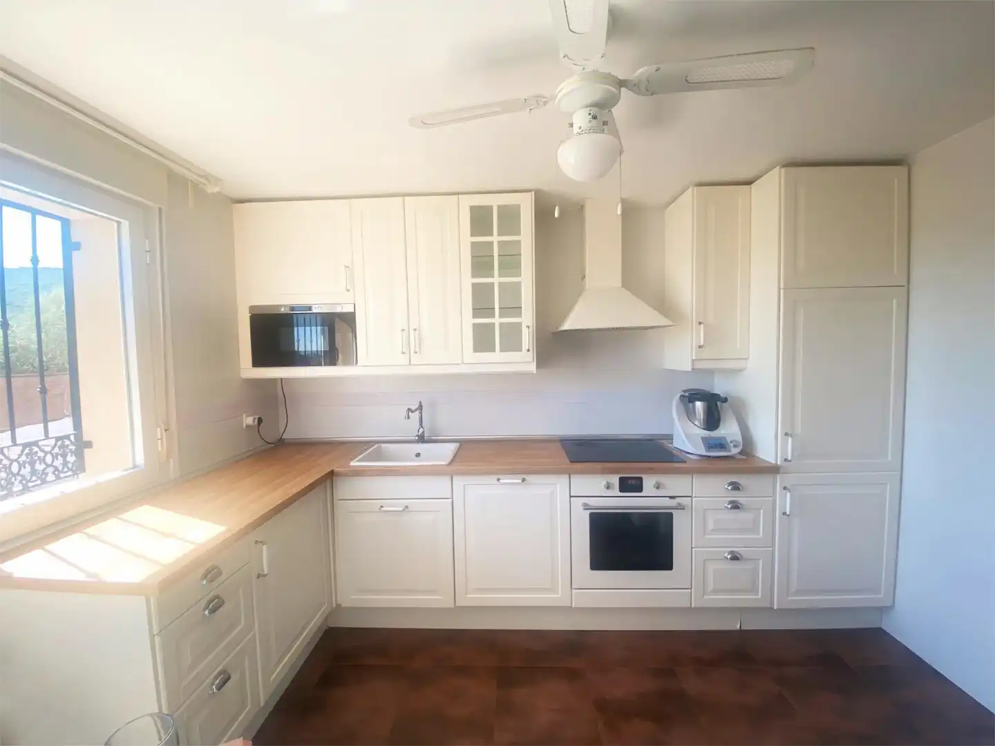 Flat for sale in Avenida del Valle de Alcudia, 4, Almodóvar del Campo Kitchen of Flat for sale in Almodóvar del Campo with Air Conditioner, Heating and Private garden