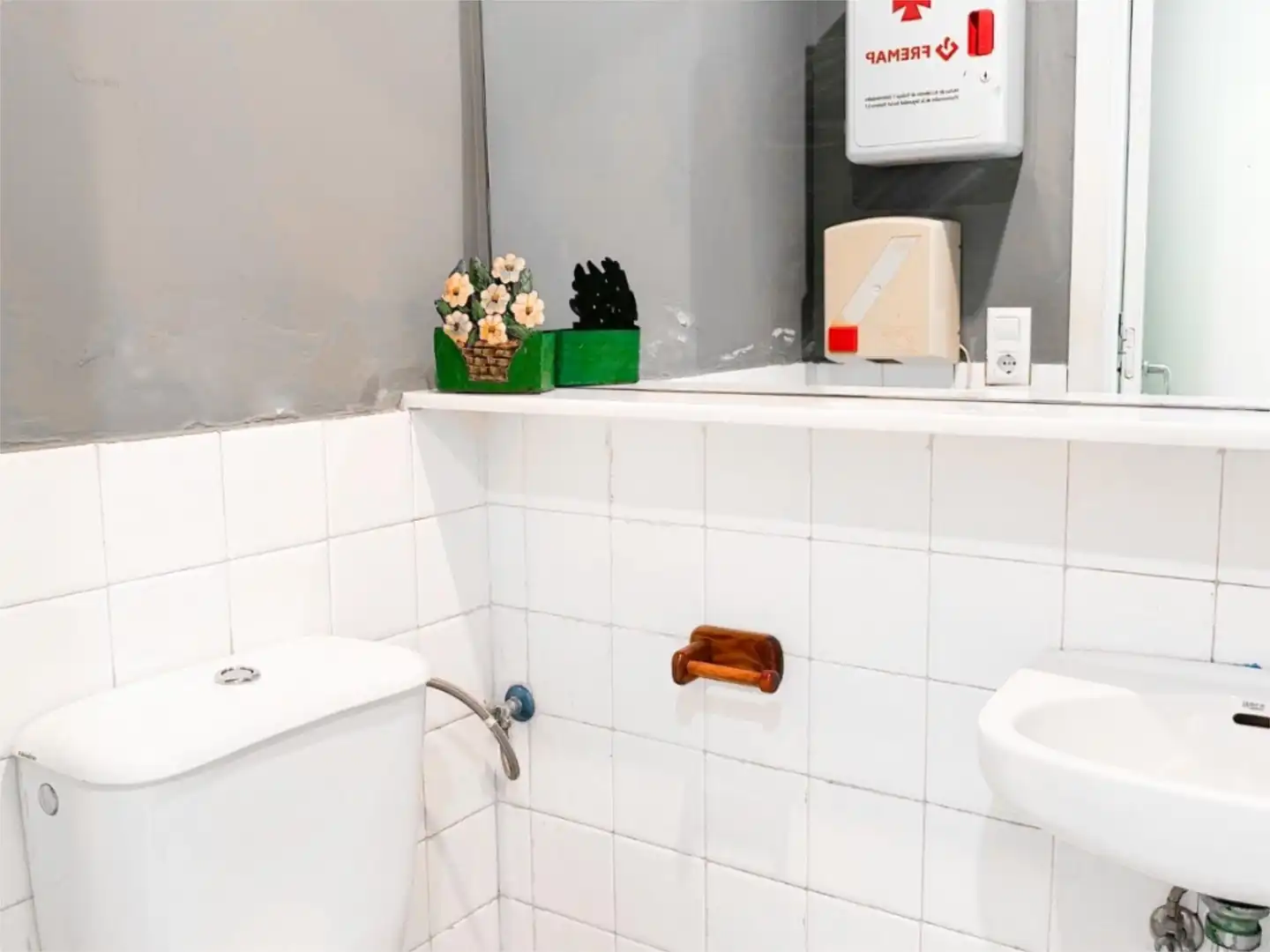 Bathroom of Office for rent in Sevilla