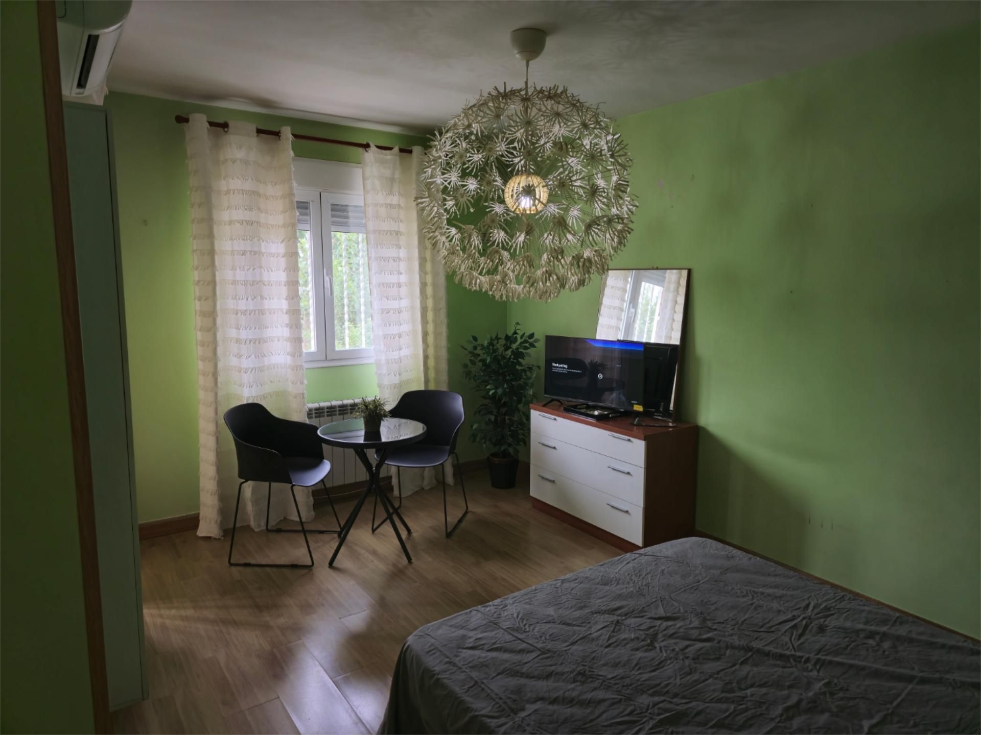 Dormitori de Casa o xalet per a compartir en Recas amb Calefacció, Parquet i Moblat