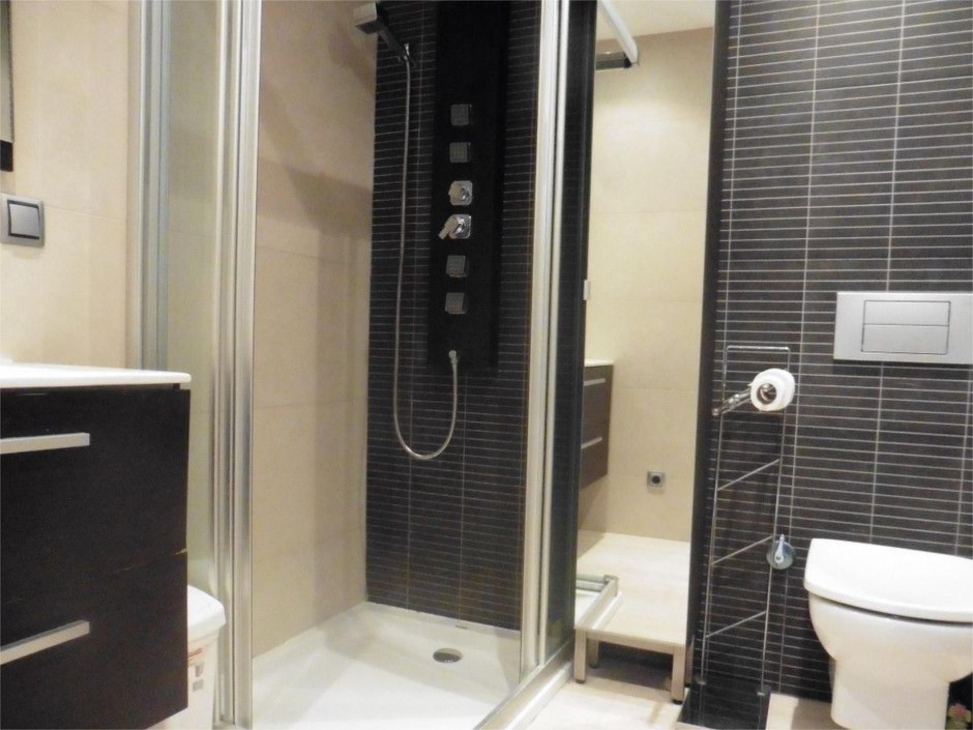 Bany de Apartament en venda en Castelldefels amb Aire condicionat, Terrassa i Piscina