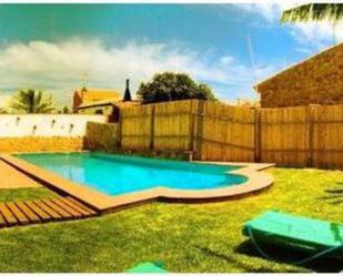 Piscina de Casa adosada de lloguer en Conil de la Frontera amb Terrassa i Piscina