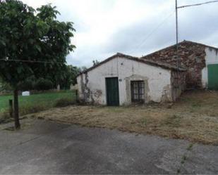 Vista exterior de Casa o xalet en venda en Golpejas amb Jardí privat