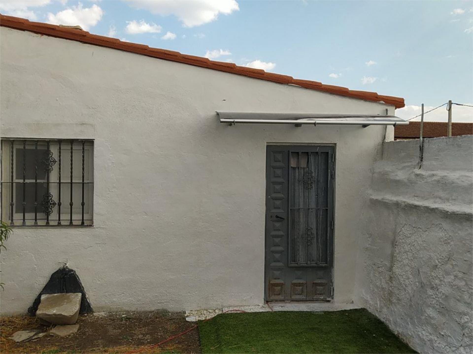 Außenansicht von Wohnung zum verkauf in San Juan de la Encinilla mit Privatgarten und Terrasse