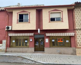 Vista exterior de Casa adosada en venda en La Solana   amb Aire condicionat