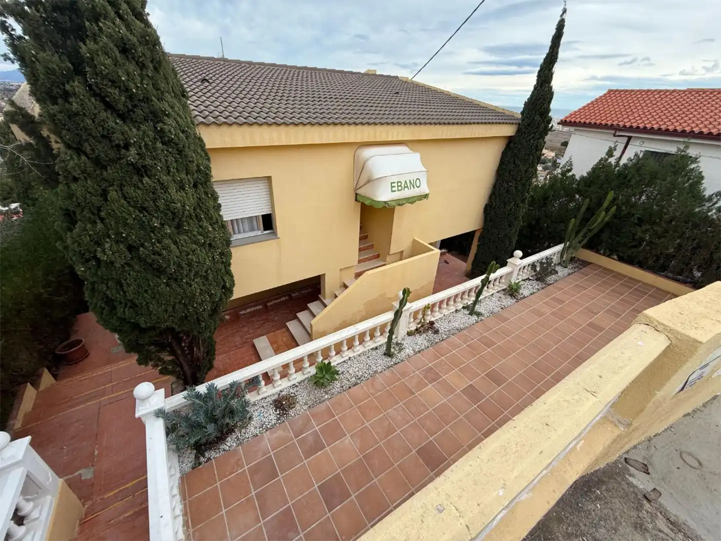 Local en venda a Avenida Dinamarca, 34, Las Atalayas - Urmi - Cerro de Mar Vista exterior de Local en venda en Peñíscola / Peníscola amb Aire condicionat