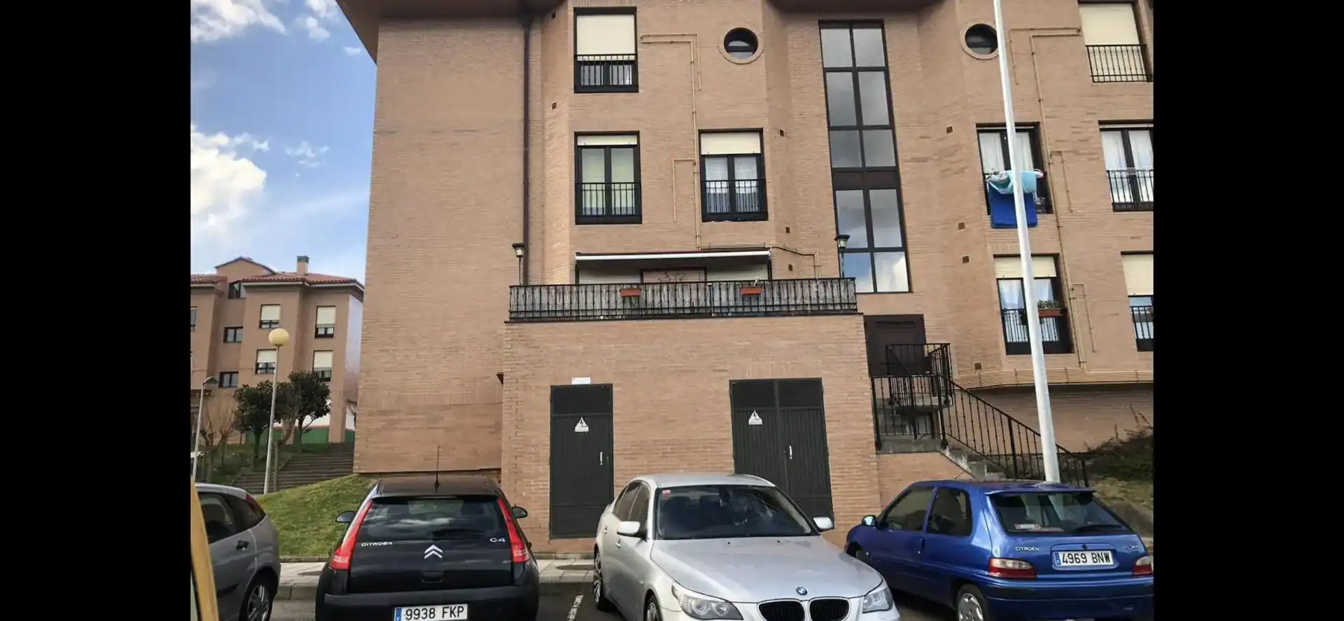 Room in Calle Alfaraz, 34, El Carbayedo - El Quirinal Exterior view of Ground floor for share in Avilés with Heating, Parquet flooring and Terrace
