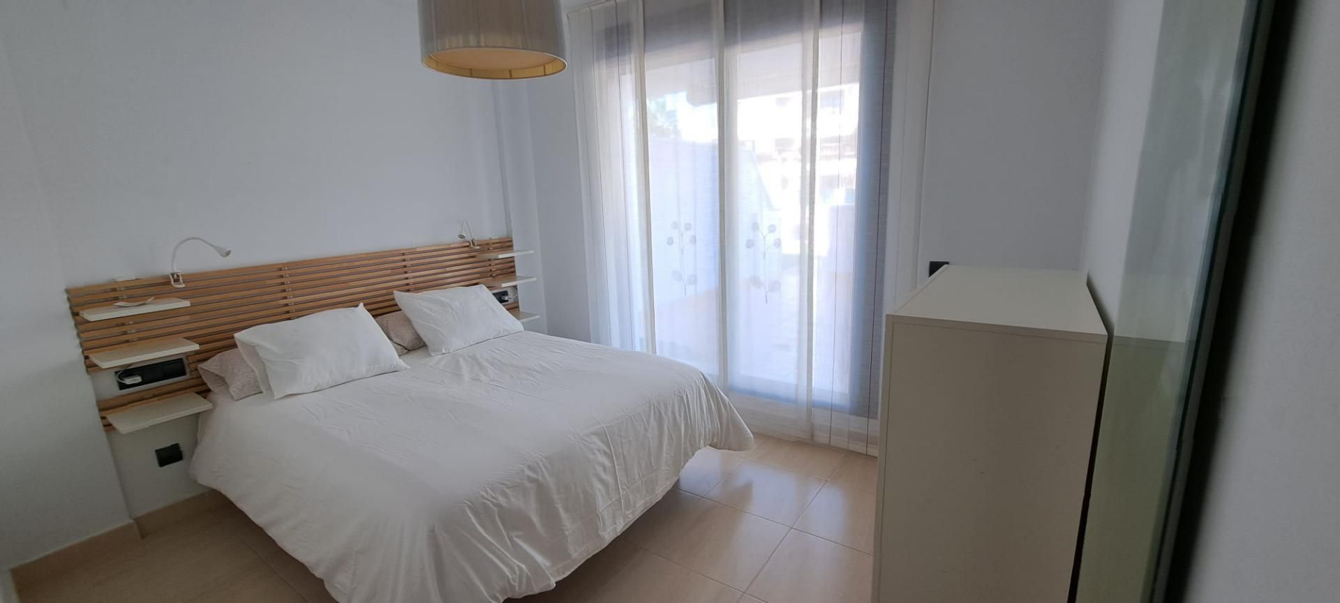 Dormitori de Pis de lloguer en  Almería Capital amb Aire condicionat, Terrassa i Piscina