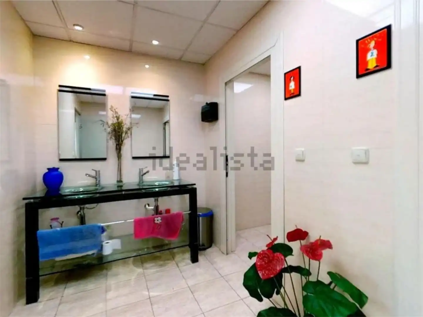 Baño de Local en venta en Granada con Aire acondicionado