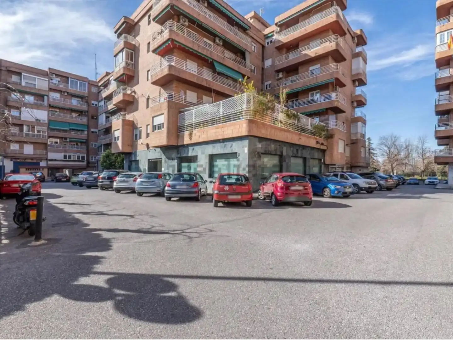 Vista exterior de Local en venta en Granada con Aire acondicionado