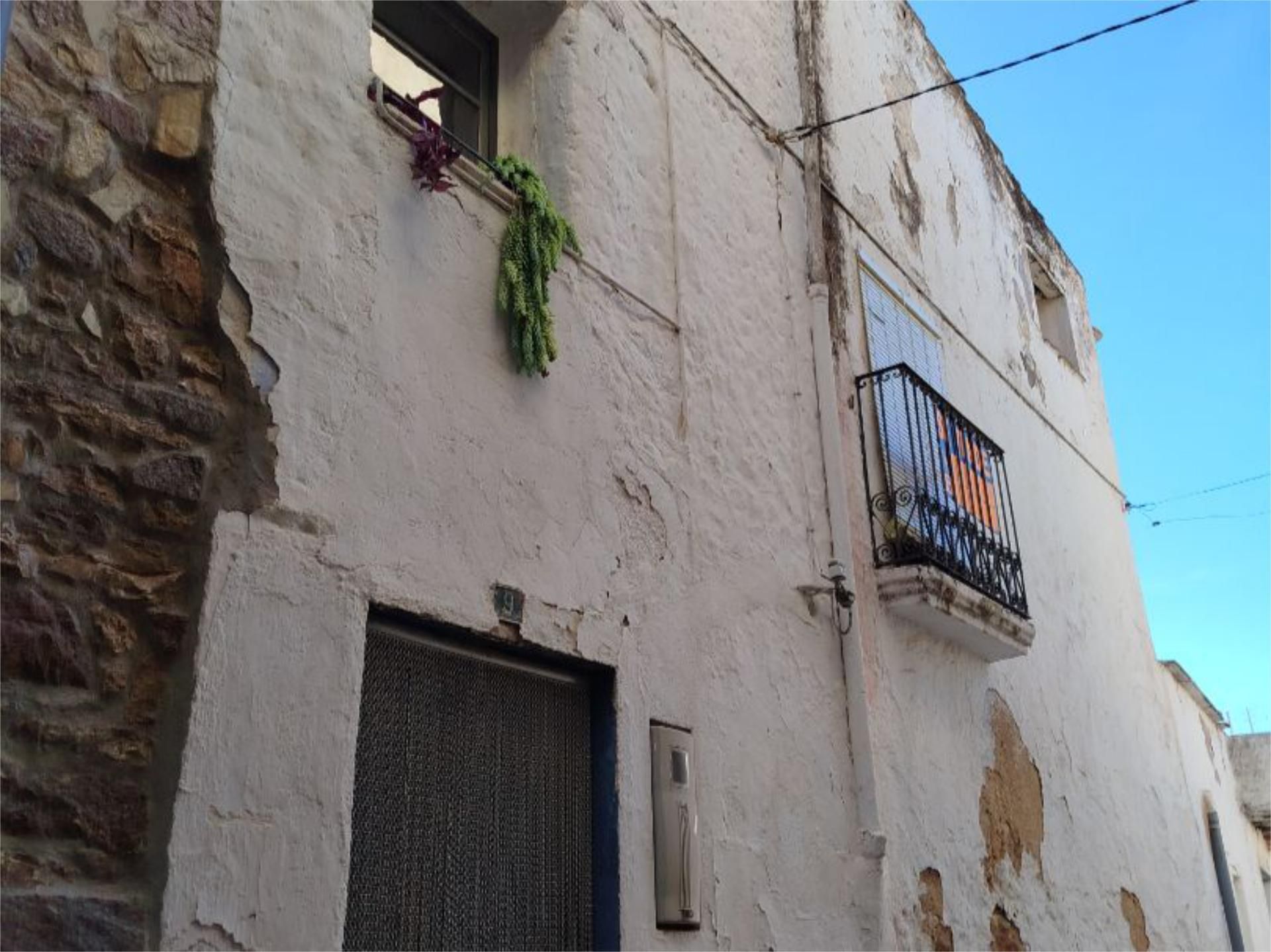 Vista exterior de Casa adosada en venda en Godall amb Aire condicionat, Jardí privat i Terrassa