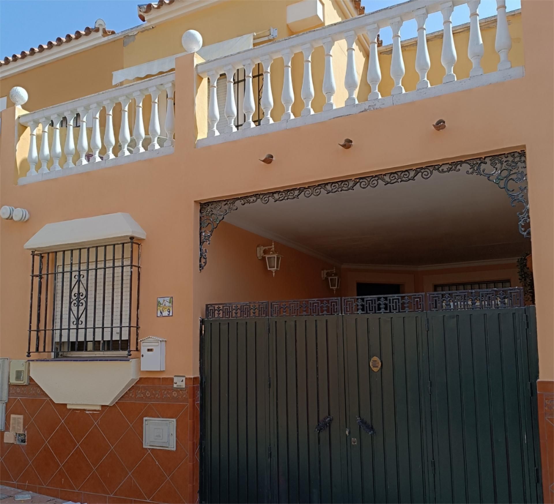 Casa adosada en venda en Alcalá de Guadaira amb Aire condicionat i Terrassa
