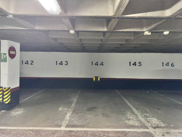 Garaje en Venta en Calle del Condado de Treviño, 31P en Costillares