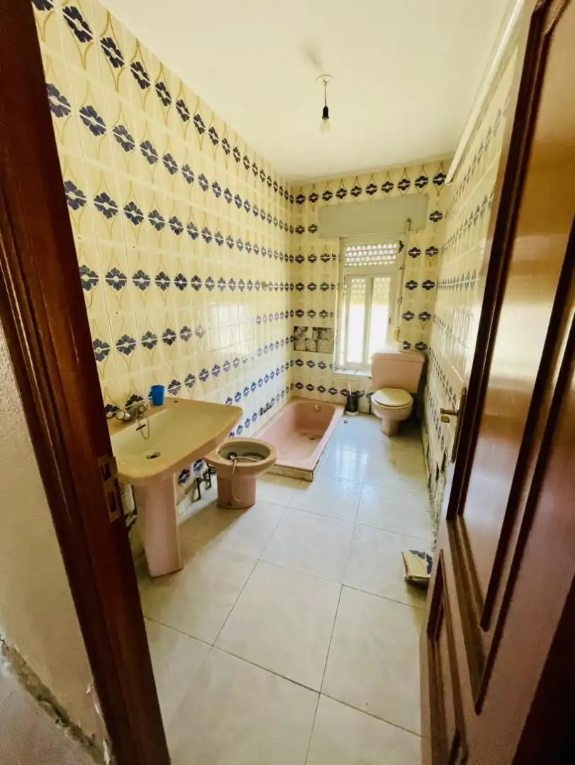 Einfamilien-Reihenhaus zum Verkauf in Calle la Llanera, 35, La Bañeza Badezimmer von Einfamilien-Reihenhaus zum Verkauf in La Bañeza mit Heizung, Terrasse und Abstellraum