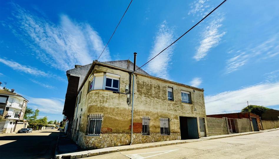 Foto 1 de Casa adosada en venda a Calle la Llanera, 35, La Bañeza , León
