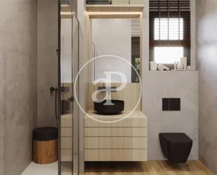 Bathroom of Planta baja for sale in  Barcelona Capital  with Parquet flooring, Terrace and Video intercom