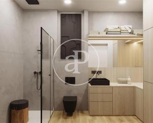 Bathroom of Flat for sale in  Barcelona Capital  with Parquet flooring, Terrace and Video intercom