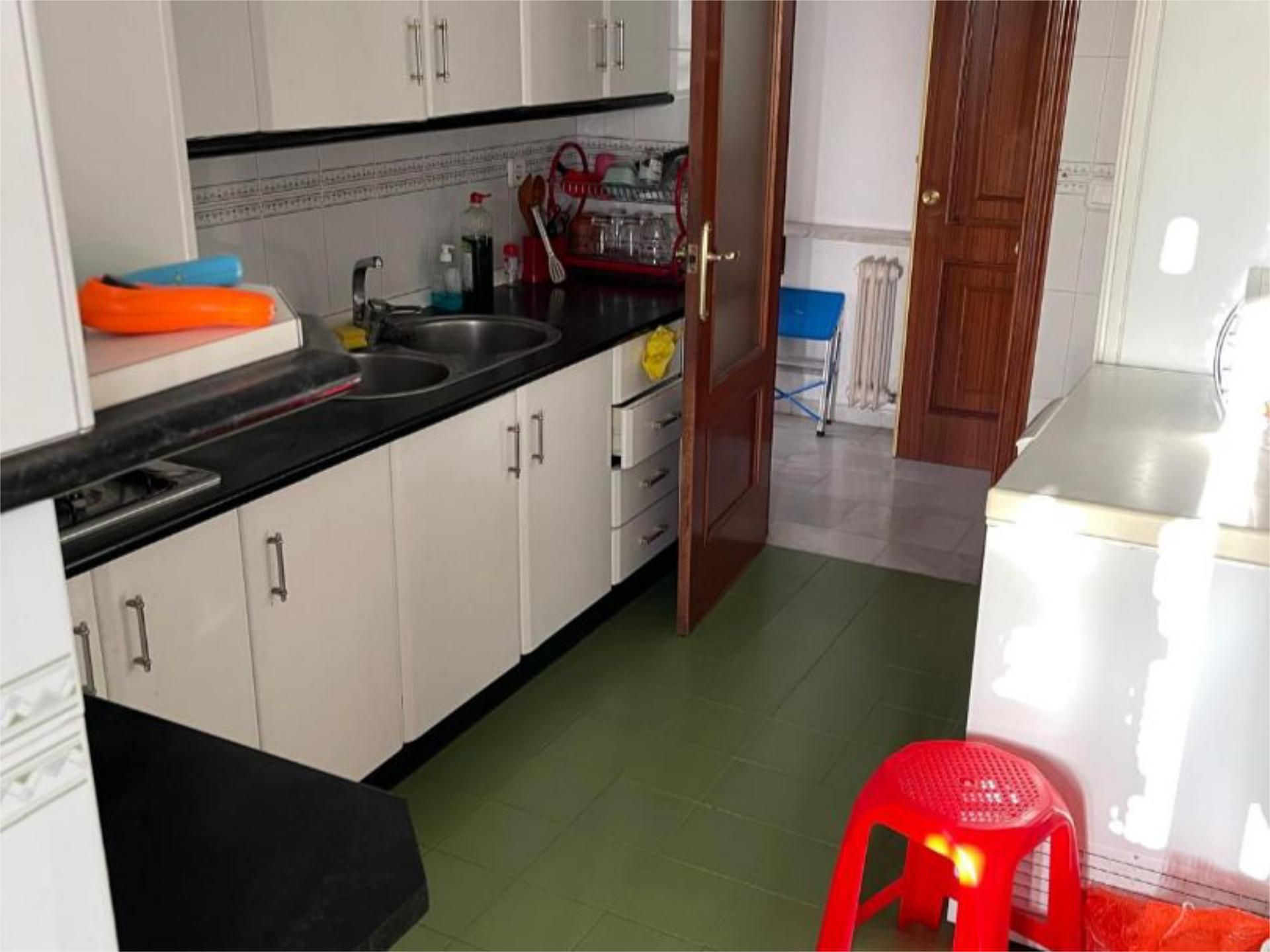 Kitchen of Flat for sale in  Granada Capital