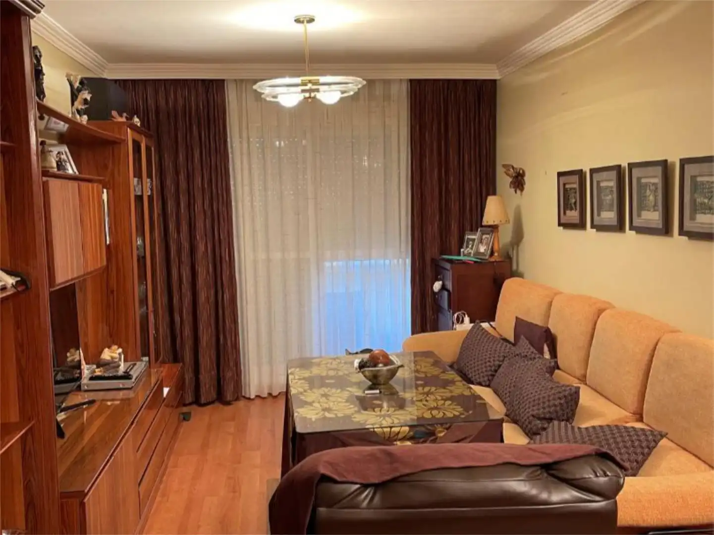 Pis en venda a Calle Matilde Cantos, 7, Parque Nueva Granada Sala d'estar de Pis en venda en Granada Capital amb Piscina i Balcó