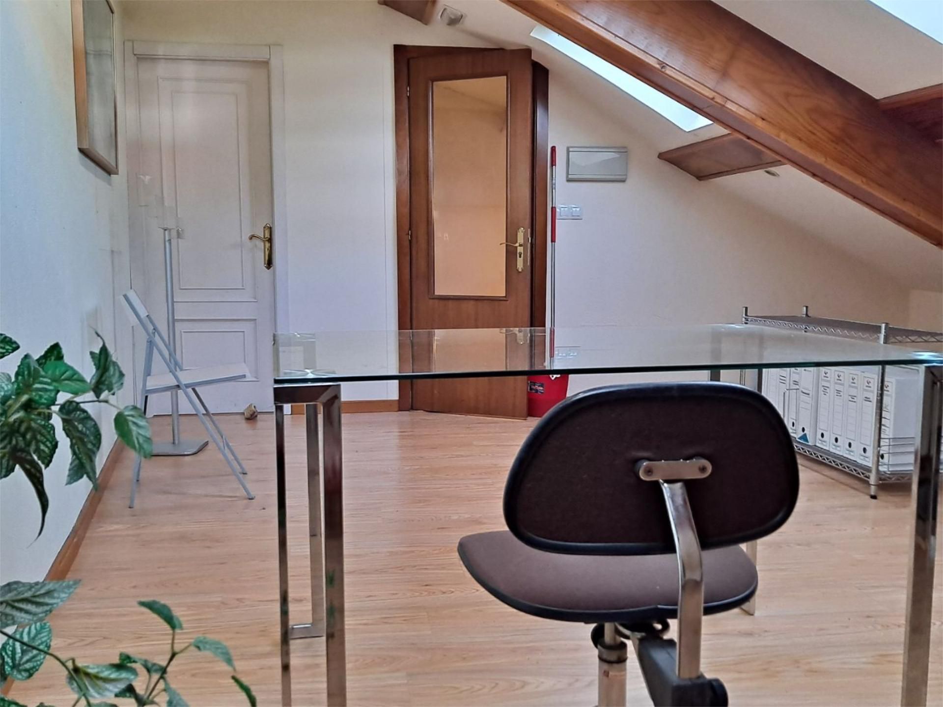 Office to rent in Rianxo