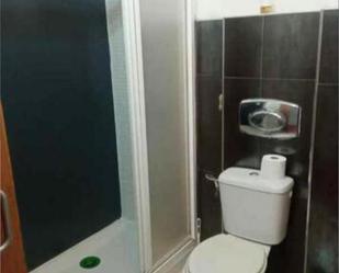 Bathroom of Study to rent in Coria