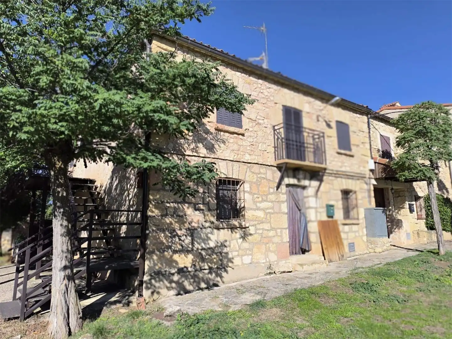 Casa adosada en venta en Calle Segovia, 22, Orejana Vista exterior de Casa adosada en venta en Orejana con Calefacción, Trastero y Amueblado