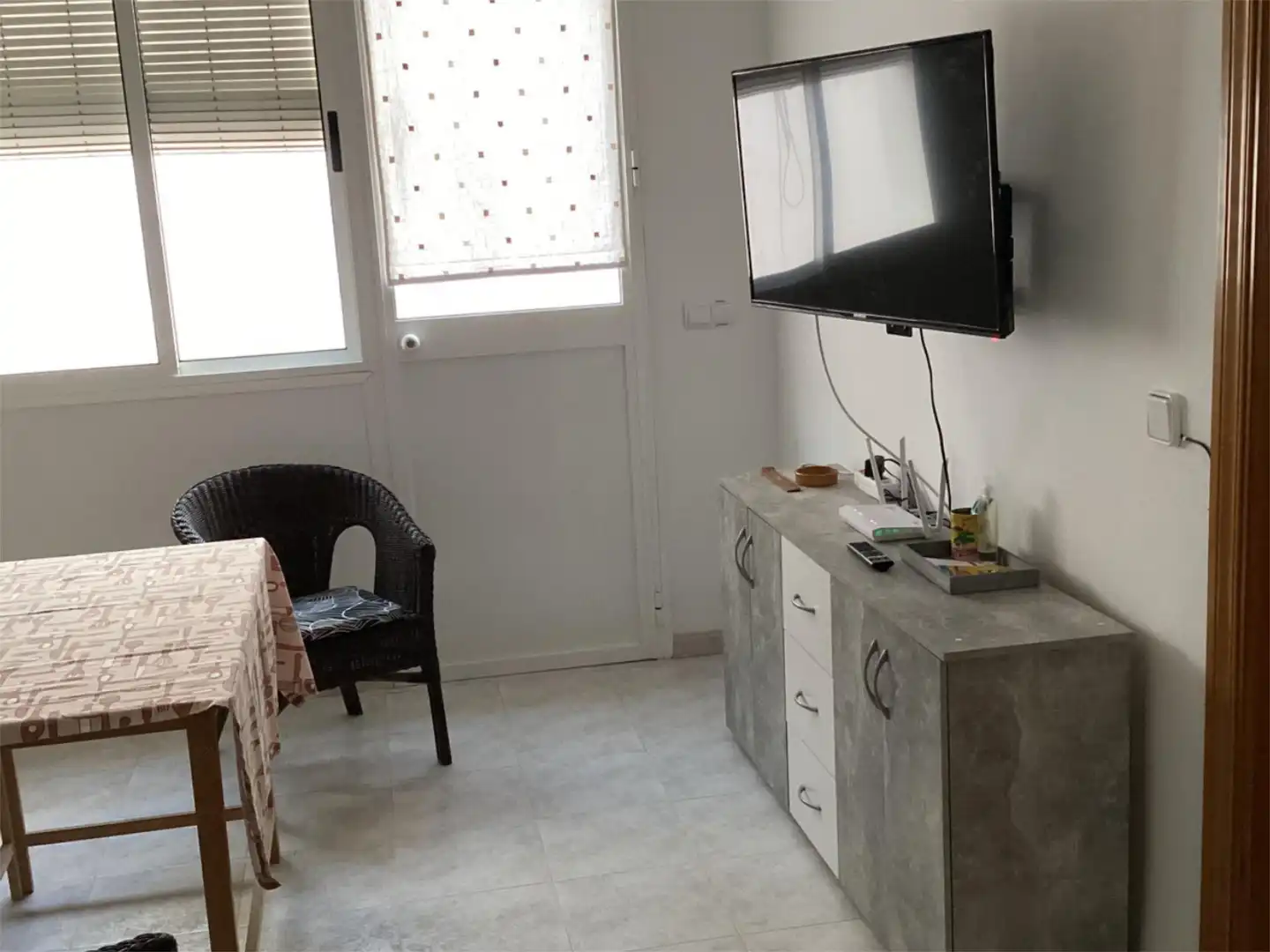 Habitació a Calle Doctor Francisco Grande Covián, 19, Osuna Dormitori de Casa adosada per a compartir en Osuna amb Calefacció, Jardí privat i Terrassa