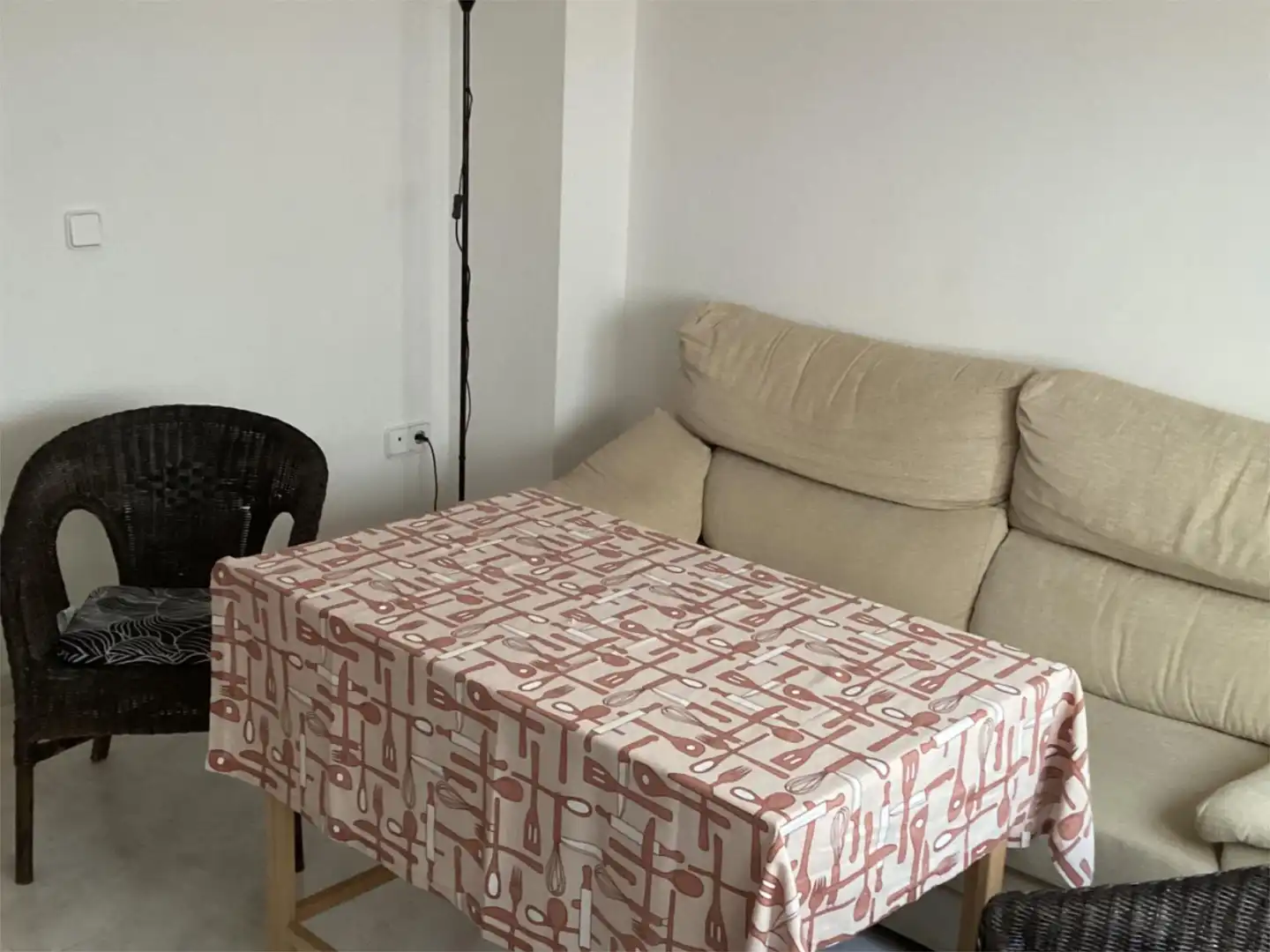 Habitació a Calle Doctor Francisco Grande Covián, 19, Osuna Dormitori de Casa adosada per a compartir en Osuna amb Calefacció, Jardí privat i Terrassa