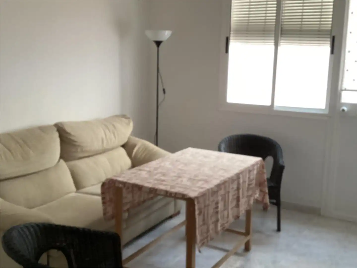 Habitació a Calle Doctor Francisco Grande Covián, 19, Osuna Sala d'estar de Casa adosada per a compartir en Osuna amb Calefacció, Jardí privat i Terrassa