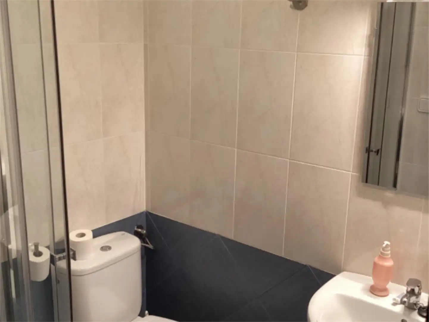 Habitació a Calle Doctor Francisco Grande Covián, 19, Osuna Bany de Casa adosada per a compartir en Osuna amb Calefacció, Jardí privat i Terrassa