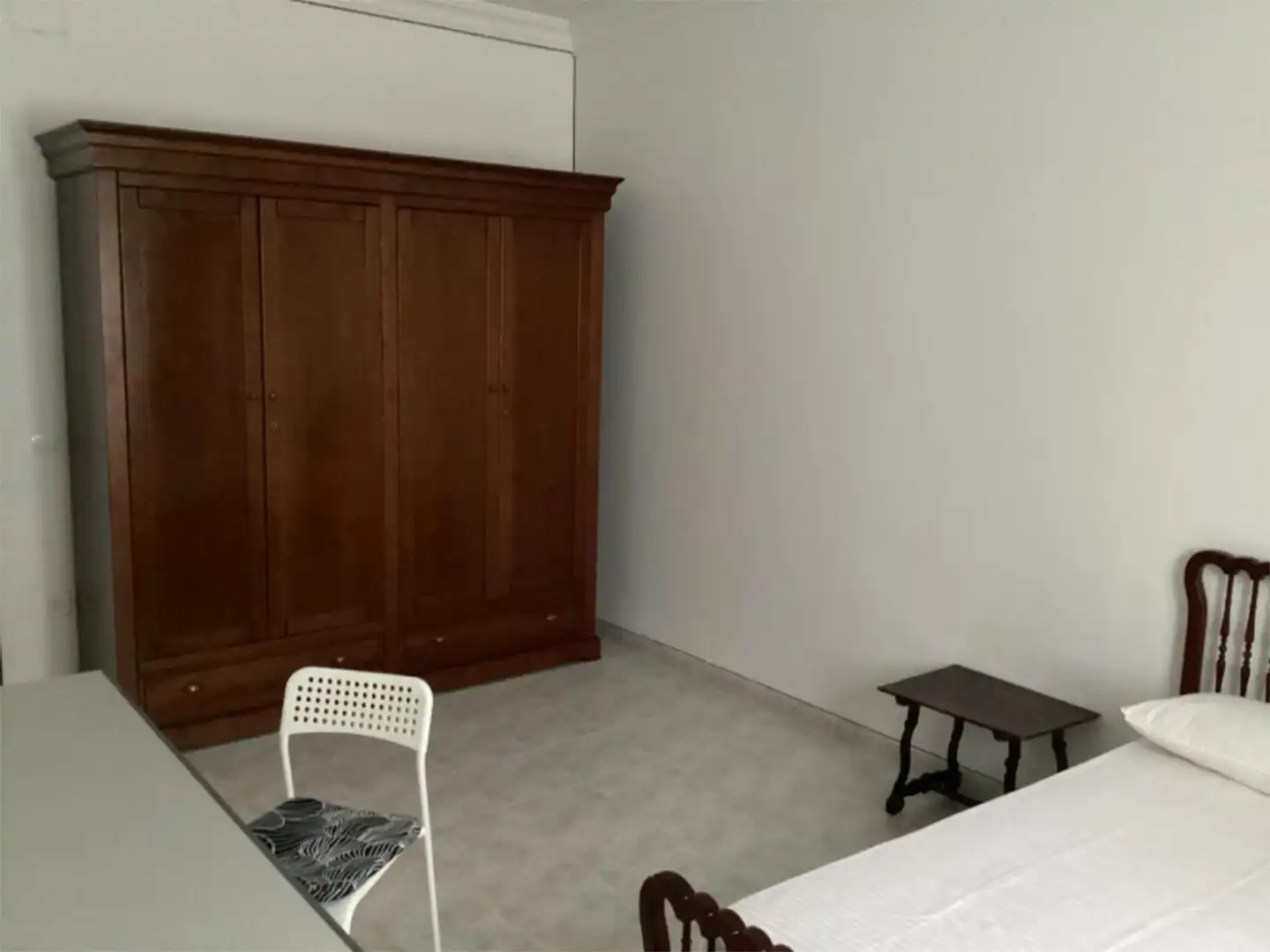 Habitació a Calle Doctor Francisco Grande Covián, 19, Osuna Dormitori de Casa adosada per a compartir en Osuna amb Calefacció, Jardí privat i Terrassa