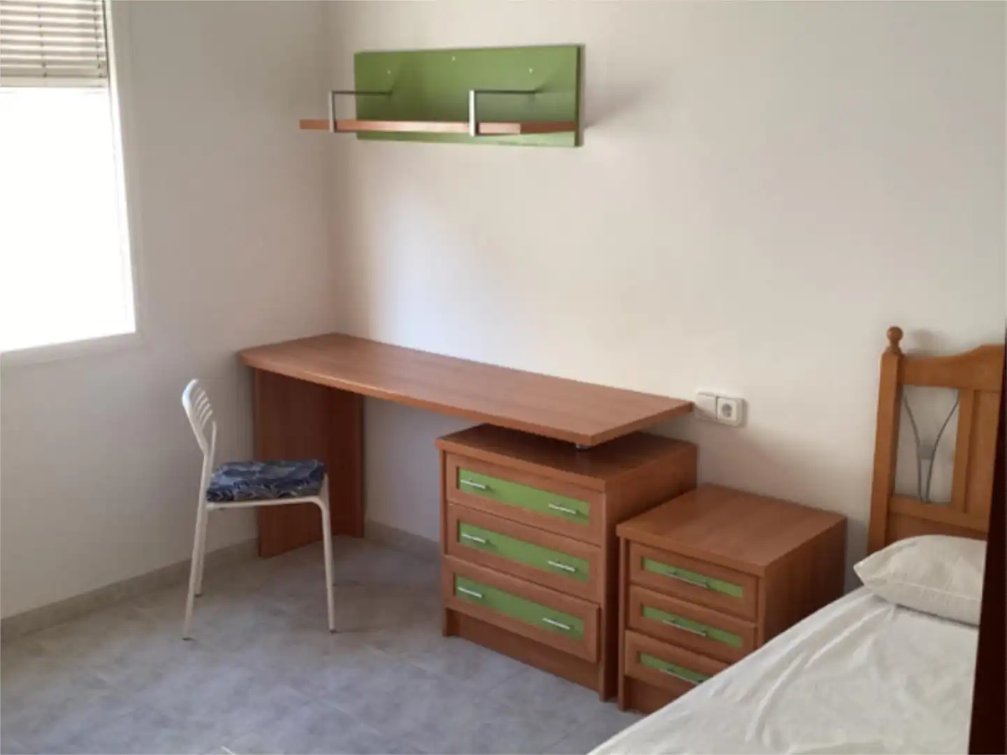 Habitació a Calle Doctor Francisco Grande Covián, 19, Osuna Dormitori de Casa adosada per a compartir en Osuna amb Calefacció, Jardí privat i Terrassa