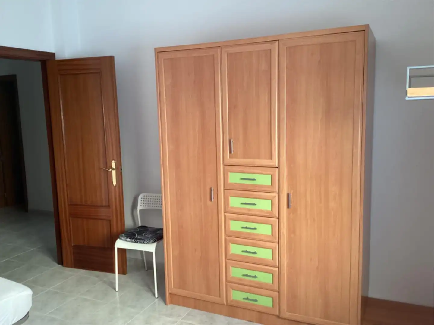 Habitació a Calle Doctor Francisco Grande Covián, 19, Osuna Dormitori de Casa adosada per a compartir en Osuna amb Calefacció, Jardí privat i Terrassa