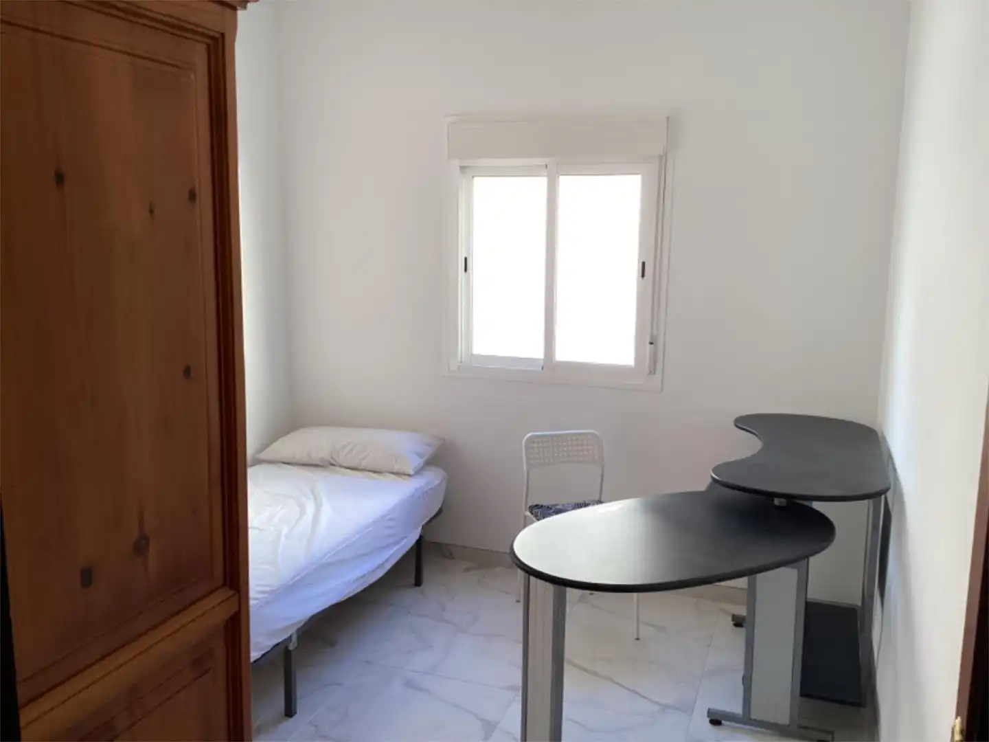 Habitació a Calle Doctor Francisco Grande Covián, 19, Osuna Dormitori de Casa adosada per a compartir en Osuna amb Calefacció, Jardí privat i Terrassa