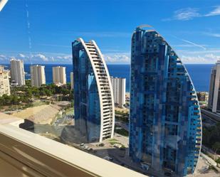 Vista exterior de Pis en venda en Benidorm amb Aire condicionat, Terrassa i Piscina