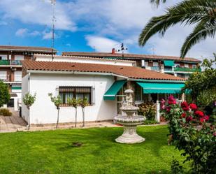 Vista exterior de Casa o xalet en venda en Villa del Prado amb Aire condicionat