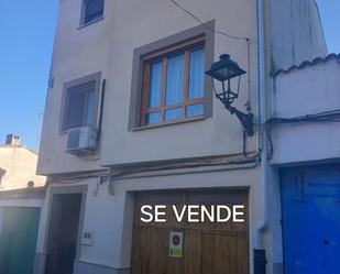 Vista exterior de Casa o xalet en venda en Montehermoso amb Aire condicionat, Terrassa i Balcó