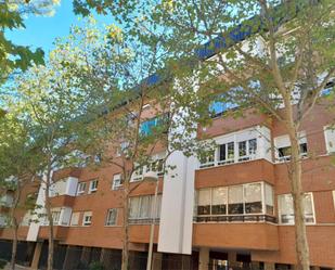 Vista exterior de Pis en venda en  Madrid Capital amb Aire condicionat, Terrassa i Balcó