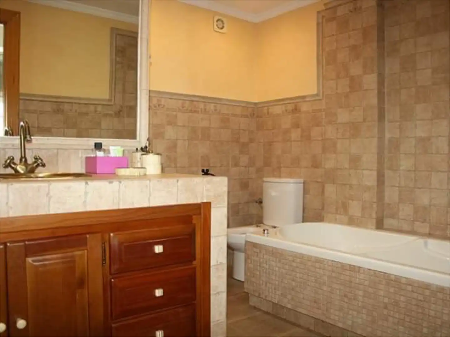 Bathroom of Flat for sale in Estepona  with Private garden, Terrace and Storage room