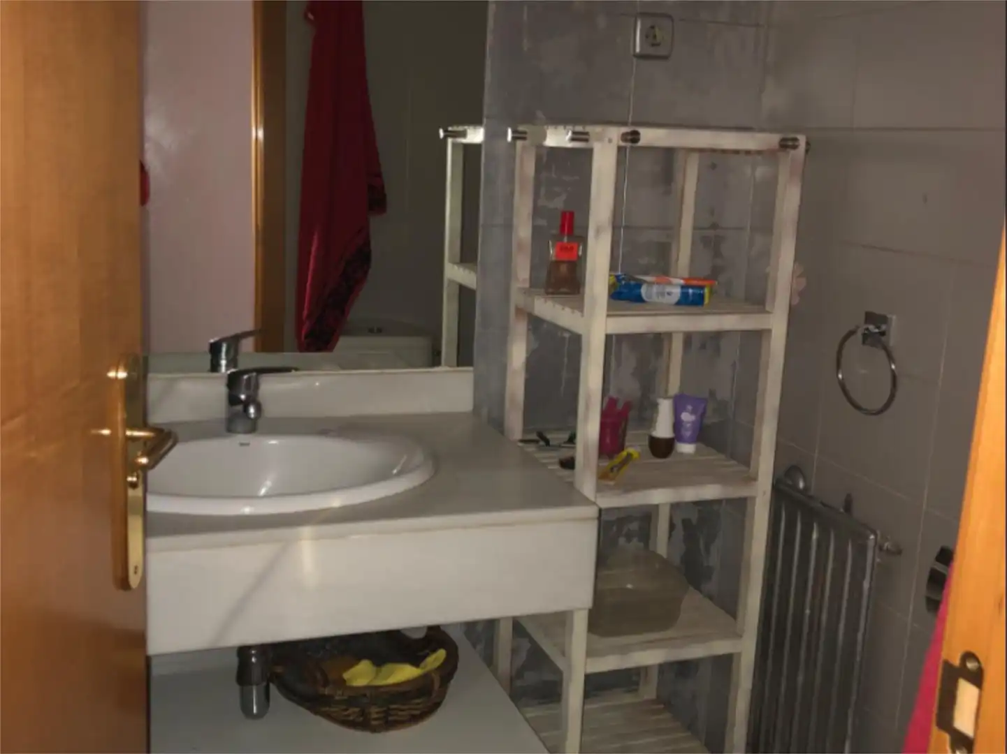 Badezimmer von Wohnung zur untervermieten in Baza mit Heizung, Privatgarten und Parkett