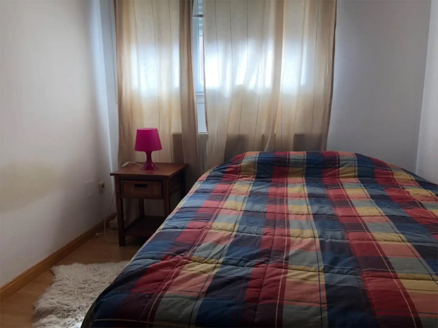 Schlafzimmer von Wohnung zur untervermieten in Baza mit Heizung, Privatgarten und Parkett